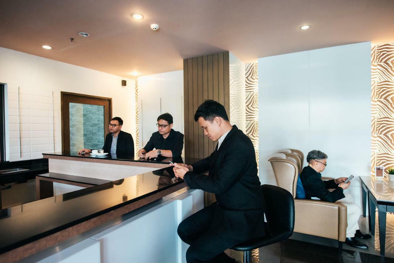 Grand Howard Hotel Bangkok Bagian luar foto