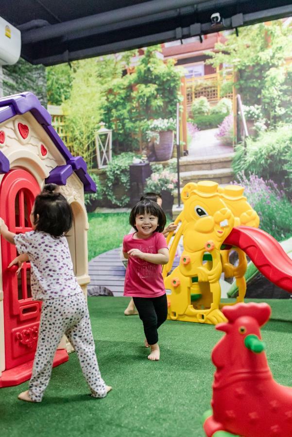 Grand Howard Hotel Bangkok Bagian luar foto