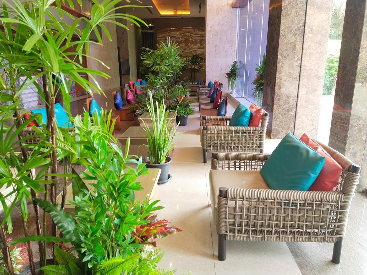 Grand Howard Hotel Bangkok Bagian luar foto