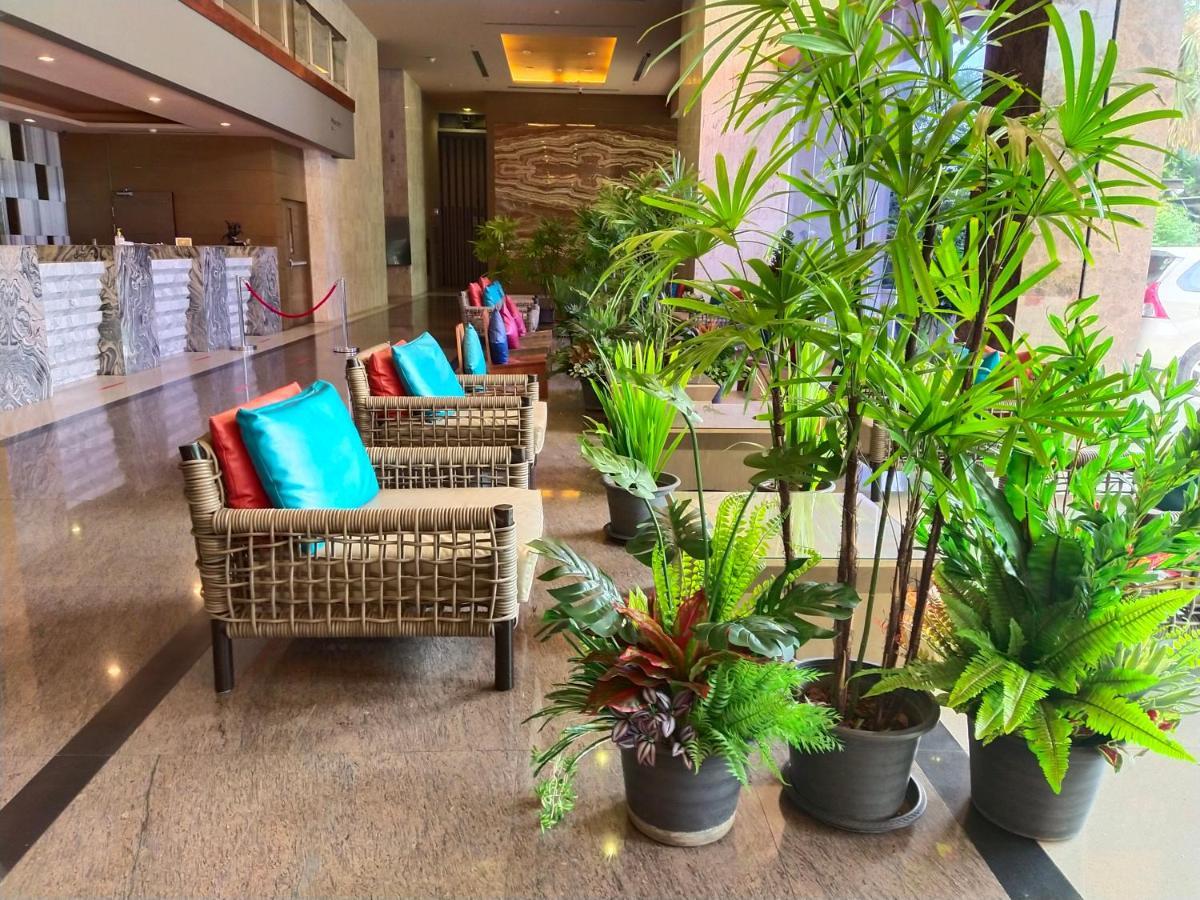 Grand Howard Hotel Bangkok Bagian luar foto